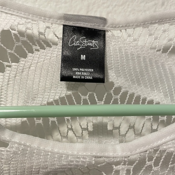 An Elegant Lace Top! - Picture 3 of 8